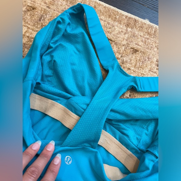 Lululemon aqua blue tank size 8 - Picture 9 of 9